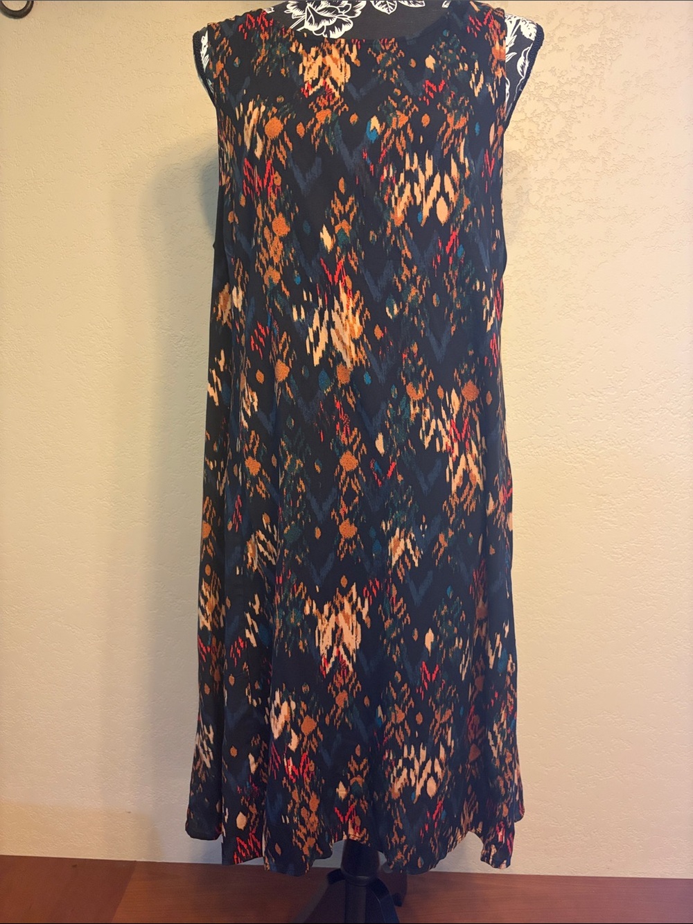 beachlunchlounge Black Top with Red & Teal Print